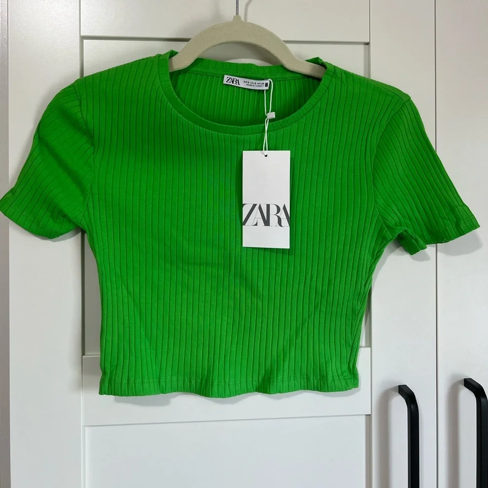 NWT Zara Green Ribbed Cropped Tshirt - Picture 2 of 9